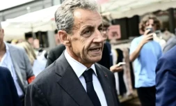 L'ancien président Nicolas Sarkozy, le 25 août 2023 à Arcachon, en Gironde, à la sortie d'une séance de dédidac ( AFP / Christophe ARCHAMBAULT )