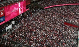 La foule dans le stade de Glendale en Arizona pour l'hommage à Charlie Kirk, dimanche 21 septembre ( AFP / CHARLY TRIBALLEAU )