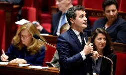 Le ministre de l'Action et des Comptes publics Gérald Darmanin parle à l'Assemblée lors d'une séance de questions au gouvernement le 13 février 2018 à Paris