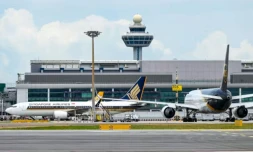 Le retour à la normale de l'approvisionnement en kérosène du secteur aérien et une décrue des prix des hydrocarbures prendront "plusieurs mois", même en cas de réouverture durable du détroit d'Ormuz, selon le directeur général de l'Iata, principale association mondiale de compagnies aériennes ( AFP / Roslan RAHMAN )