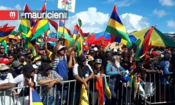 Maurice : des milliers de personnes dans la rue contre la gestion de la marée noire