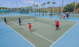 Saint-Denis : inauguration des courts de tennis à Primat