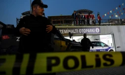 La police turque surveille le parking où une voiture abandonnée appartenant au consulat d'Arabie saoudite a été retrouvée, le 22 octobre 2018