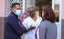 Saint-Leu : le maire Bruno Domen en visite dans trois établissements 