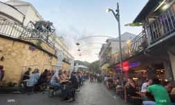 coronavirus covid dernière soirée avant couvre feu 18h saint denis carré cathédrale bars et restaurants pleins