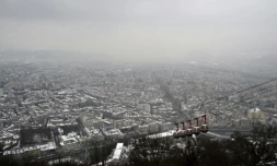 Grenoble a emprunté la méthodologie du donut pour mesurer son empreinte écologique et ses avancées sociales ( AFP / JEAN-PIERRE CLATOT )