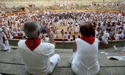 Des spectateurs à la corrida le 9 juillet 2016 à Pampelone