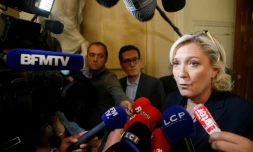 Marine Le Pen, président du Front National, s'adresse aux médias, le 29 juin 2017 à l'Assemblée nationale à Paris