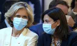 Les candidats à la présidentielle française de 2022 Valérie Pécresse (g), présidente LR du conseil régional d'IDF, et Anne Hidalgo, maire PS de Paris, le 13 septembre 2021 à Paris