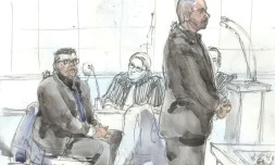 Croquis d'audience montrant les deux policiers Antoine Q. (g) et Nicolas R. lors de leur procès, le 14 janvier 2019 au palais de justice de Paris
