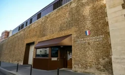 L'entrée de la prison de la Santé à Paris, le 6 novembre 2020 ( AFP / BERTRAND GUAY )