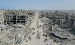 Des Palestiniens reviennent dans la ville de Gaza après le début du cessez-le-feu, le 11 octobre 2025 ( AFP / - )