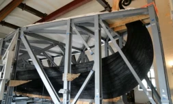 L'Oseberg, embarcation viking vieille de 1.200 ans, lors de la préparation de son transfert dans une annexe spécialement construite du Musée de l'Age viking d'Oslo, le 1er septembre 2025 ( NTB / Fredrik Varfjell )