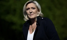 Marine Le Pen le 6 avril 2025 à Paris ( AFP / JULIEN DE ROSA )