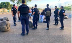 Le Port : 150 Ă©lĂšves contrĂŽlĂ©s aux abords du Campus Ălie, 15 "puffs" saisies par la police