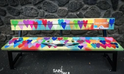 Saint-Paul : un banc pour beaucoup d'amis