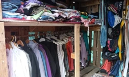 le QG Zazalé propose des vêtements et de la nourriture gratuits