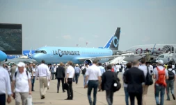 Des visiteurs au Salon du Bourget, le 18 juin 2019 près de Paris