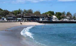 La baignade reste autorisée sur la plage des Roches Noires et à la piscine naturelle de Boucan Canot