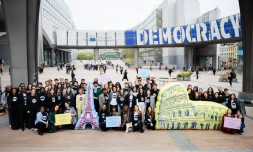 Un jeune de La Réunion rencontre des eurodéputés