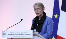 La Première ministre Elisabeth Borne lors de la présentation des mesures du gouvernement en réponse aux émeutes urbaines de juin, le 26 octobre 2023 à l'Université de la Sorbonne, à Paris ( POOL / Thomas SAMSON )