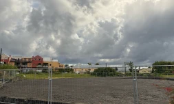 Non à l’implantation d’un KFC au centre-ville de Saint-André ! 