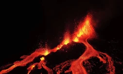 [Photos-Vidéo] Volkan la pété : les premières images de l'éruption