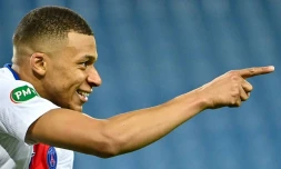 La joie de l’attaquant du Paris Saint-Germain, Kylian MbappĂ©, aprĂšs son but marquĂ© contre Montpellier en demi-finale de la Coupe de France, le 12 mai 2021 au stade de La Mosson
