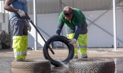 Saint-Paul : la ville récupère et recycle les pneus laissés à l'abandon 
