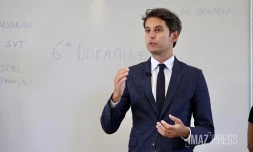 Le ministre de l'Ăducation Gabriel Attal, Ă Hambourg le 10 octobre 2023, lors des consultations gouvernementales franco-allemandes ( AFP / Ludovic MARIN )