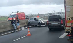 Le Port : deux voitures impliquées dans un accident, la voie de gauche neutralisée