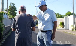 jean-marie virapoulle fait du porte Ă porte Ă la riviere du mat les bas