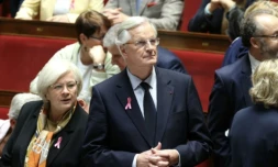 La ministre du Partenariat avec les territoires et de la Décentralisation Catherine Vautrin et le Premier ministre Michel Barnier à l'Assemblée nationale, le 1er octobre 2024 ( AFP / ALAIN JOCARD )