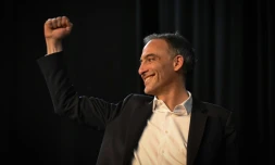 Raphaël Glucksmann lors d'une réunion publique, le 10 mars 2024 à Lyon (RhÎne)