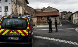 Trois gendarmes ont été tués et un quatrième blessé par un forcené dans la nuit de mardi à mercredi dans un hameau isolé près de Saint-Just, dans le Puy-de Dôme, alors qu'ils intervenaient pour des violences intra-familiales
