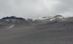 Piton de la Fournaise : un flanc est enfoui sous la coulée