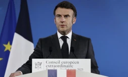 Le président de la République, Emmanuel Macron, lors d'une conférence de presse à l'issue d'un Conseil européen extraordinaire, le 6 mars 2025 à Bruxelles (Belgique). (LUDOVIC MARIN / AFP)