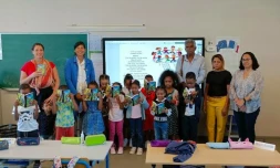 Sainte-Suzanne : distribution d'un agenda en créole pour les marmailles