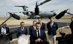 Le président français Emmanuel Macron (C) au salon aéronautique du Bourget le 20 juin 2025 ( POOL / Benoit Tessier )