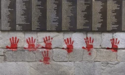 Tags "mains rouges" au Mémorial de la Shoah à Paris : trois Bulgares arrêtés