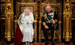 Sur cette photo prise le 14 octobre 2019, Elizabeth II est assise aux côtés du prince Charles pour le discours du trône au Parlement britannique
