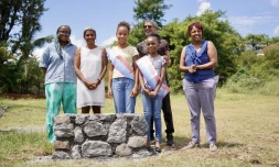 pose de la première pierre du groupe scolaire transitoire de champ fleuri 