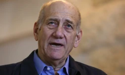 Ehud Olmert à la sortie du tribunal le 29 décembre 2015 à Jérusalem