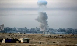 Des volutes de fumée se dégagent après un bombardement à Rafah, dans le sud de la bande de Gaza, le 31 mai 2024 ( AFP / Eyad BABA )