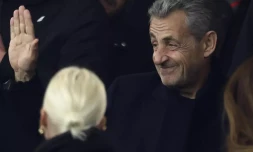  L'ancien président Nicolas Sarkozy, deux jours après sa condamnation à cinq ans de prison, au Parc des Princes, le 27 septembre 2025 © FRANCK FIFE / AFP FRANCK FIFE / AFP 