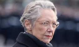 Elisabeth Borne lors de la cérémonie devant la tombe du Soldat inconnu, sous l'Arc de triomphe à Paris, le 11 novembre 2023