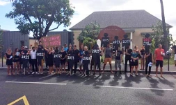 Un rassemblement devant les locaux du CRA