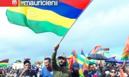 Maurice : des milliers de personnes dans la rue contre la gestion de la marée noire
