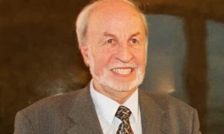 Louis Besson, alors secrétaire d'Etat au Logement, le 13 janvier 2000 à Paris ( AFP / FRANCOIS GUILLOT )