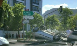 Voiture sur le toit boulevard sud 